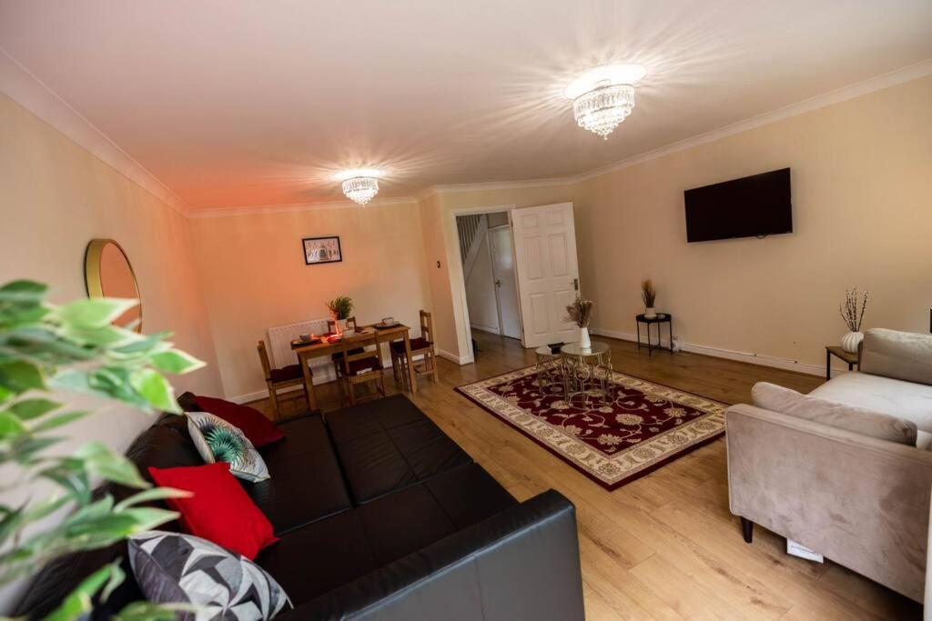 3 Bedrooms House-Sofabed-Parking-Bbqstove-Garden Лондон Екстер'єр фото