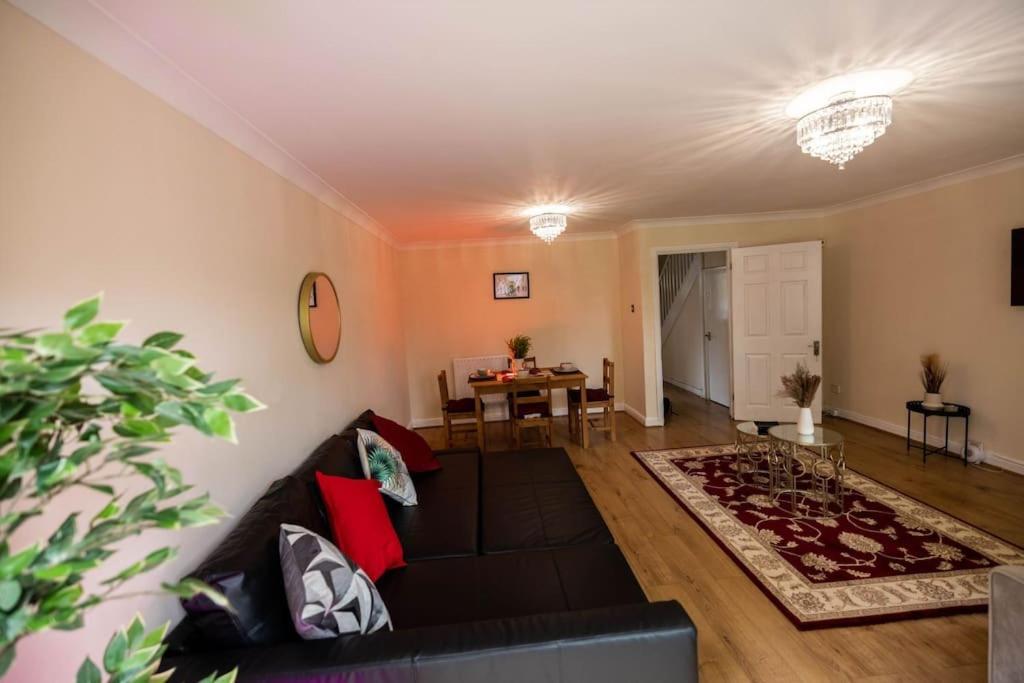 3 Bedrooms House-Sofabed-Parking-Bbqstove-Garden Лондон Екстер'єр фото